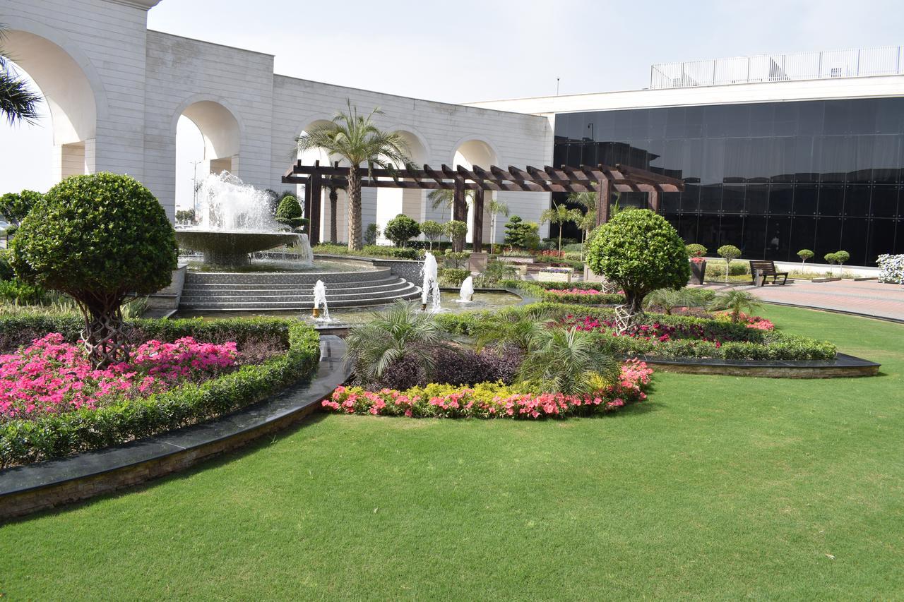 Defence Raya Golf & Country Club Hotel Lahore Eksteriør billede