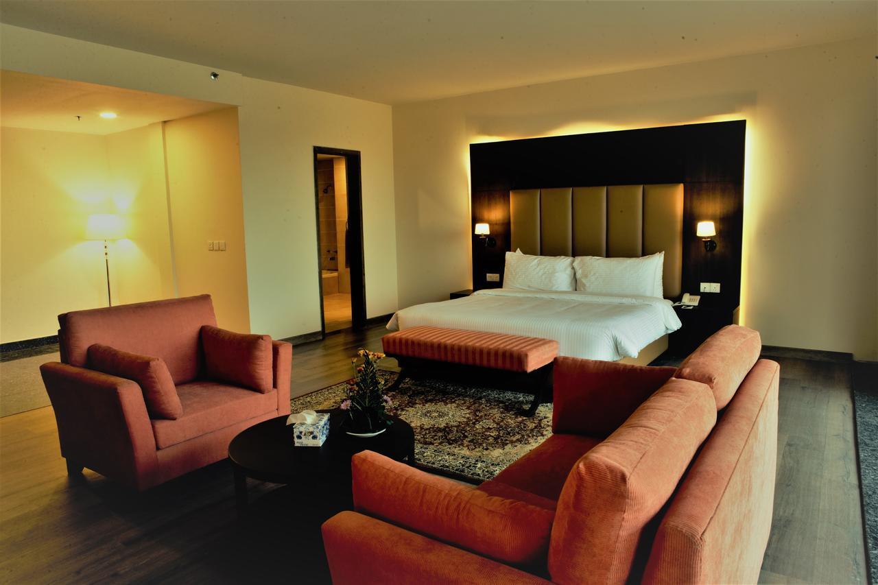 Defence Raya Golf & Country Club Hotel Lahore Eksteriør billede
